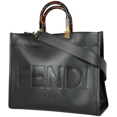 Fendi ขายกระเป๋าหรู .